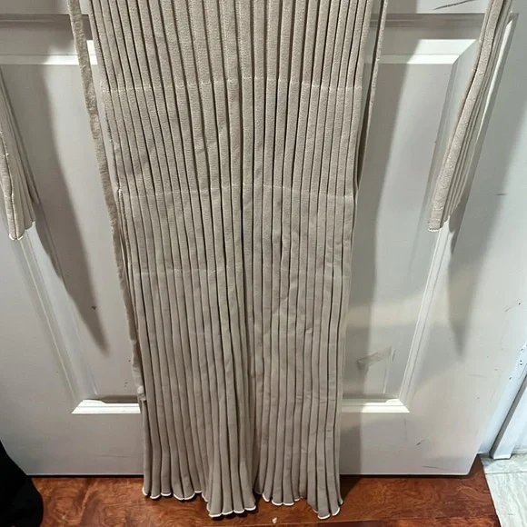 DISSH Beige Ribbed Knit dress and Black ribbed knit dress - Picture 4 of 10